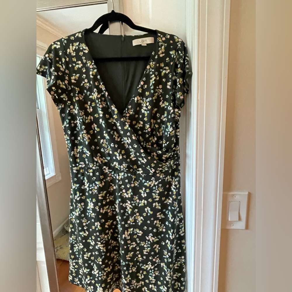 Loft summer dress.  Green with floral pattern.  Size 10, EUC.